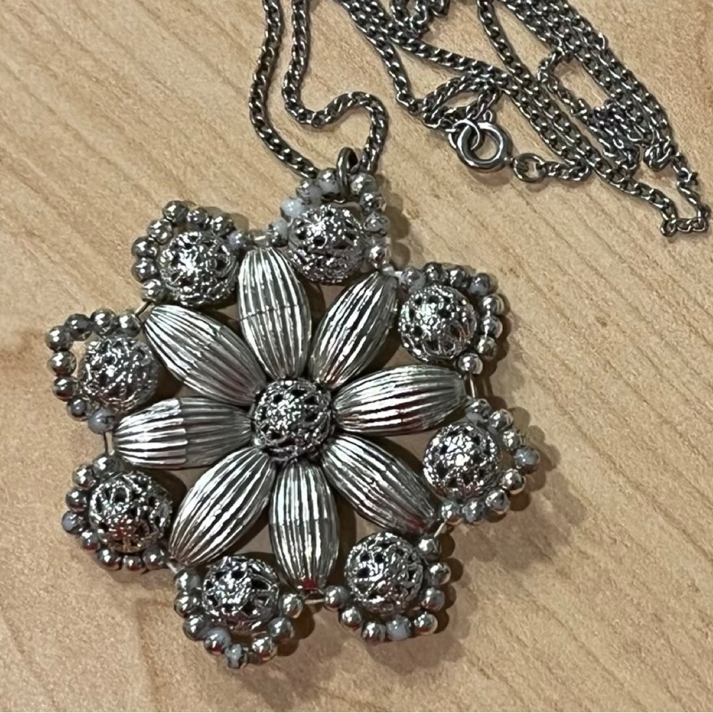 Womens Silver Tone Flower Pendant Necklace Intricate Beaded Floral Design‎